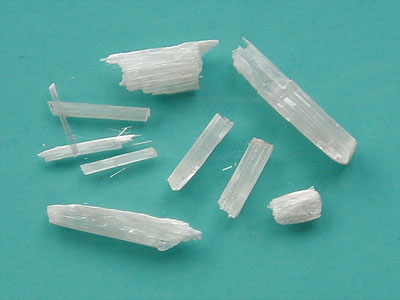 Explication de l’utilisation de Shēng Shí Gāo 生石膏 (gypsum fibrosum)